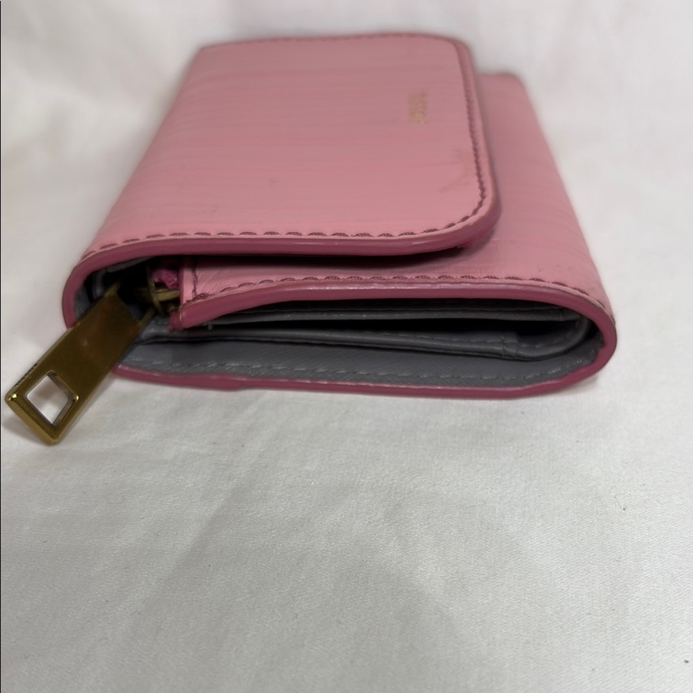 Fossil Trifold Pink Wallet with Ribbed Texture and Flap Closure - Picture 11 of 13